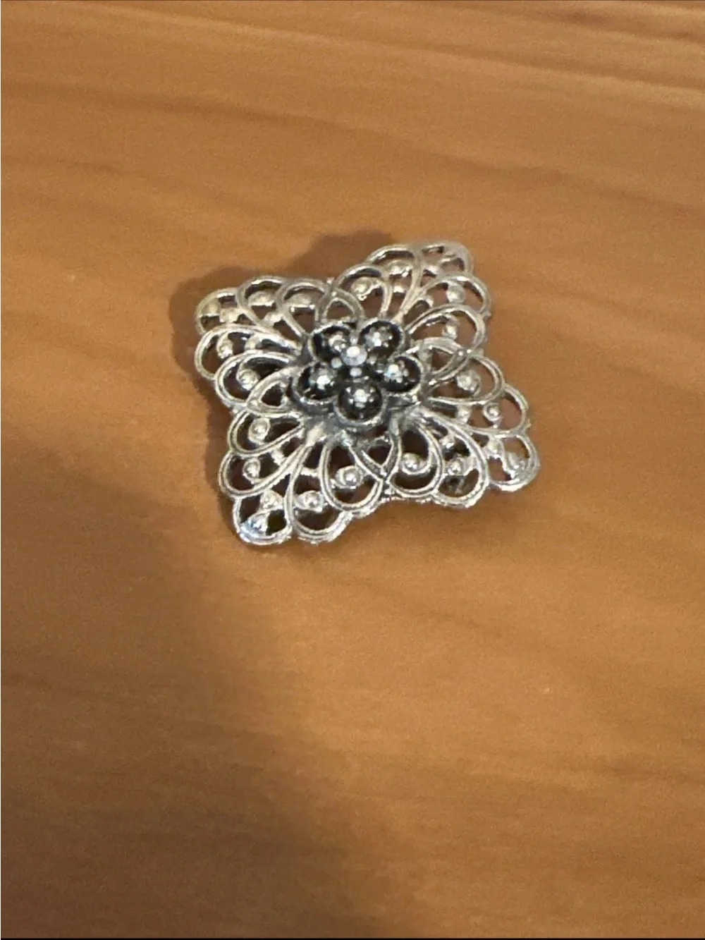 Vintage Silver Floral Filigree Rhinestone Brooch - Elegant Women's Jewelry